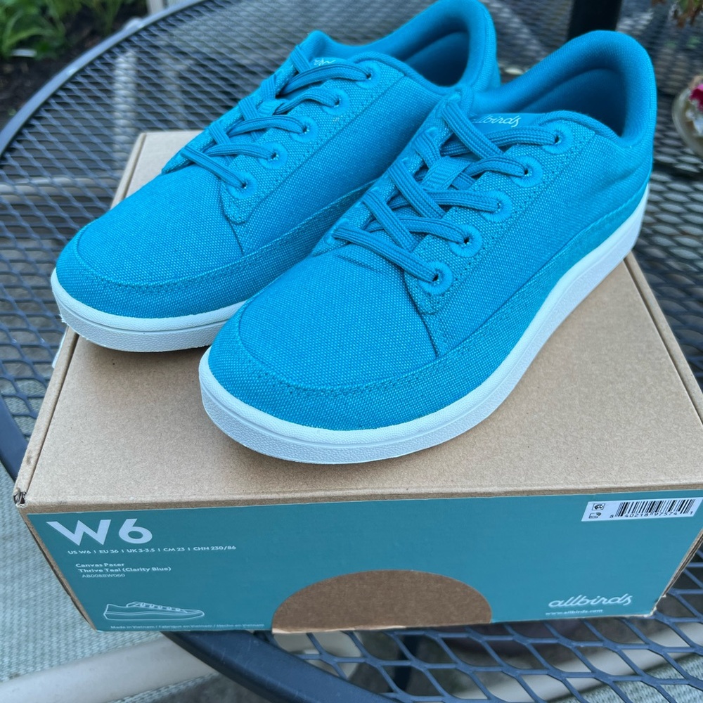 Allbirds canvas pacer,women’s walking shoe. Size 6,new in box